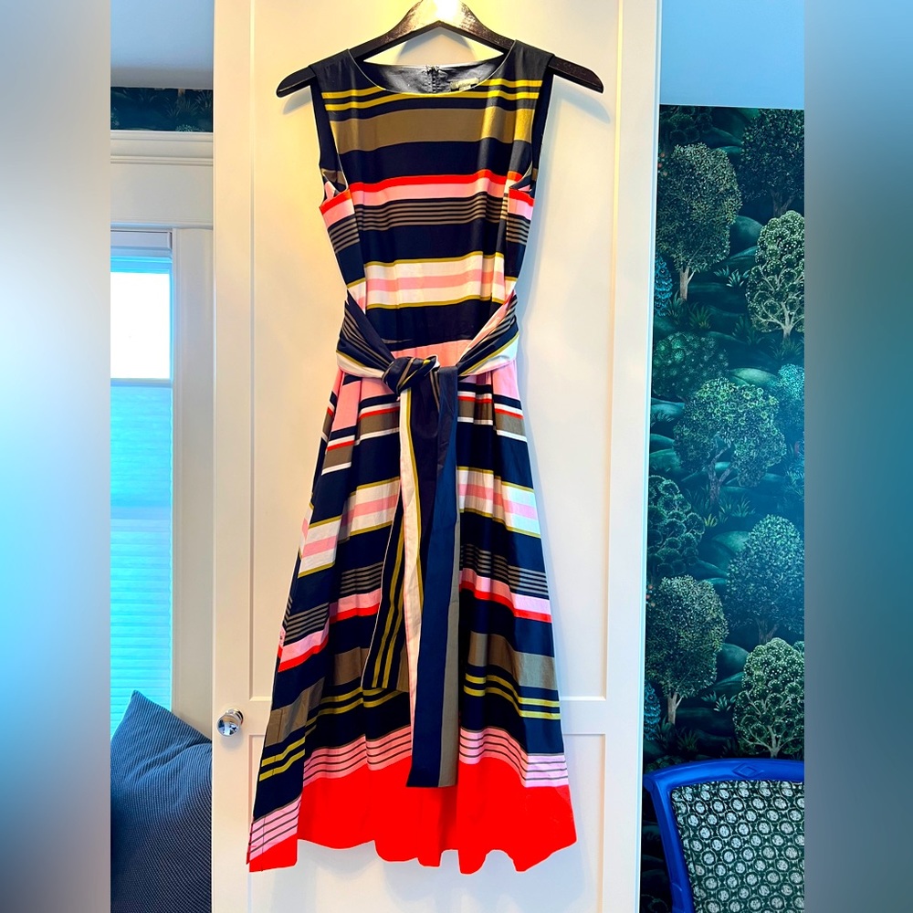 Ann Taylor. Sleeveless dress. Tie front.